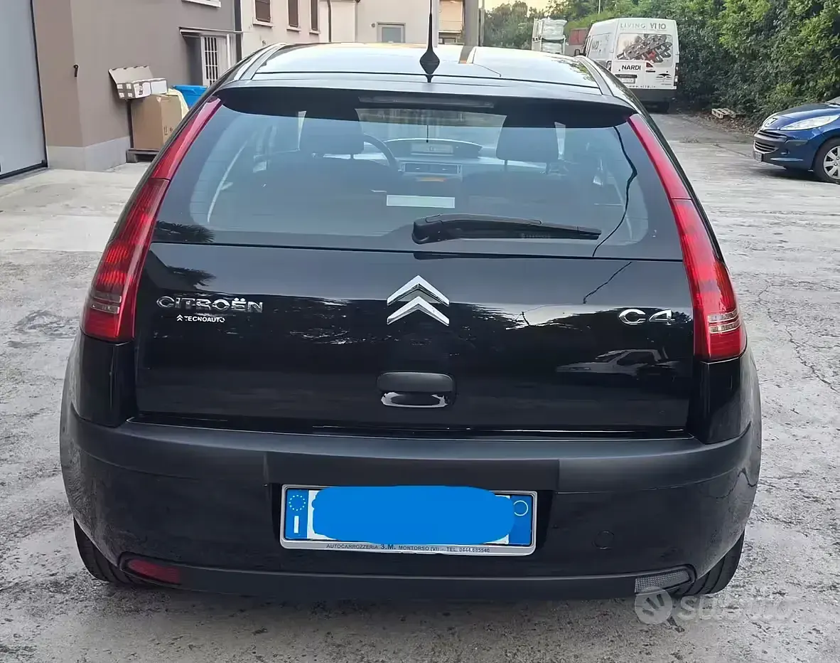 Begagnad Citroën C4 90 HK (66 kW) 2009 Svart Sedan