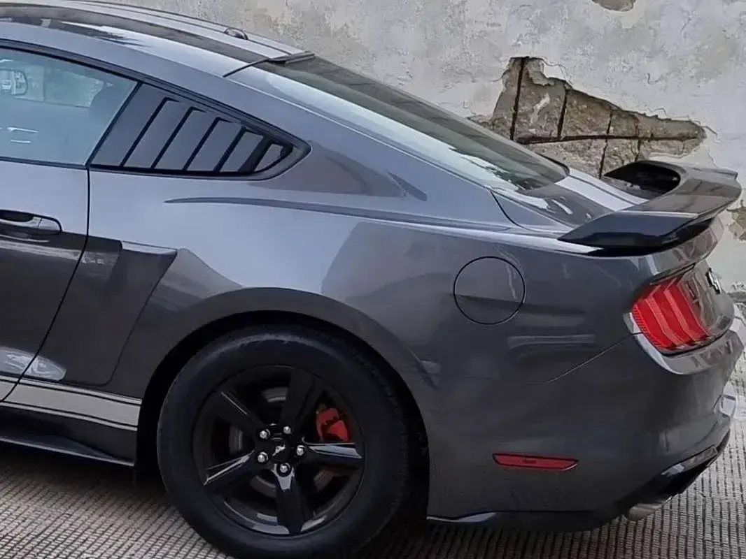 Usata Ford Mustang Fastback 317 CV (233 kW) 2019 Grigio Coupé