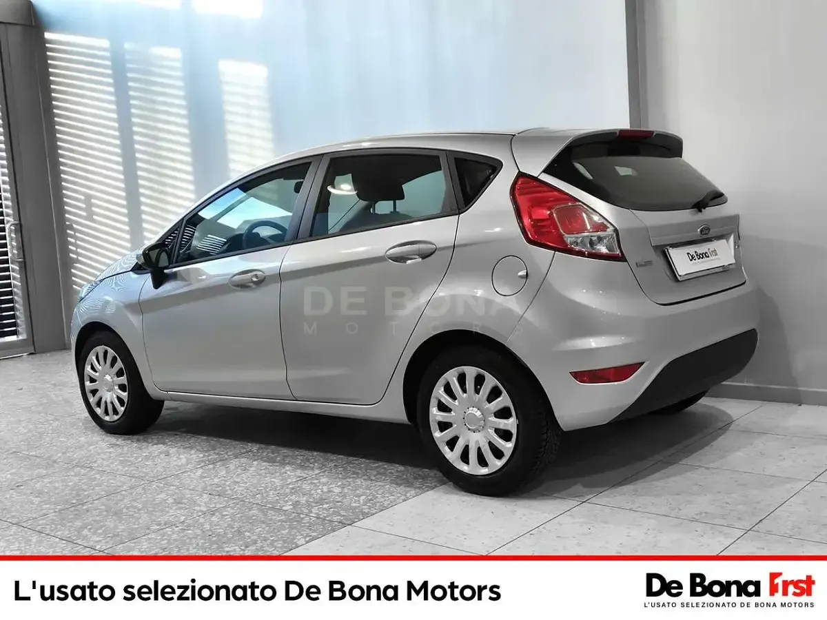 Usata Ford Fiesta Business Edition 75 CV (55 kW) 2013 Grigio Berlina