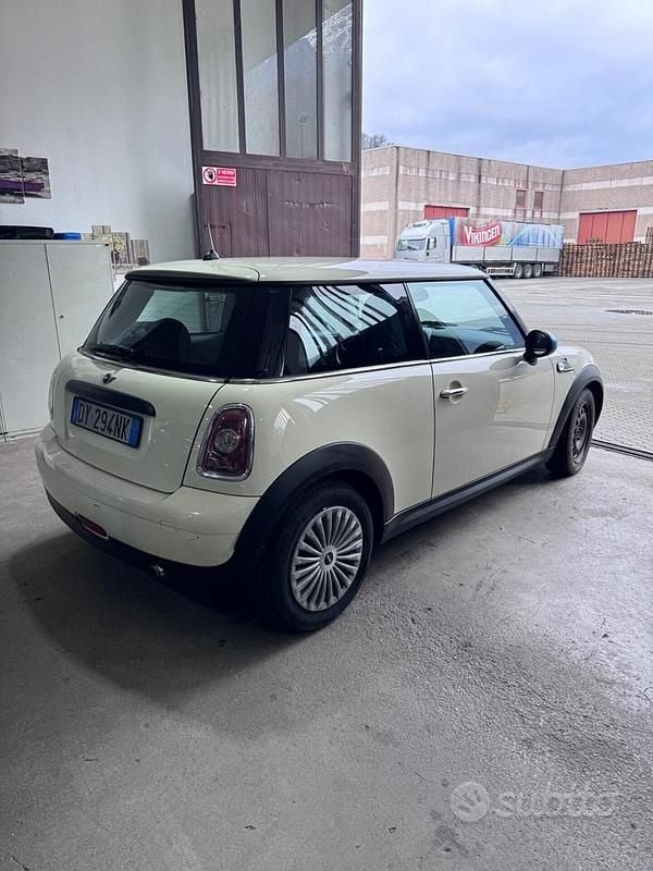 Usata Mini Cooper Coupé 74 CV (54 kW) 2009 Beige Coupé