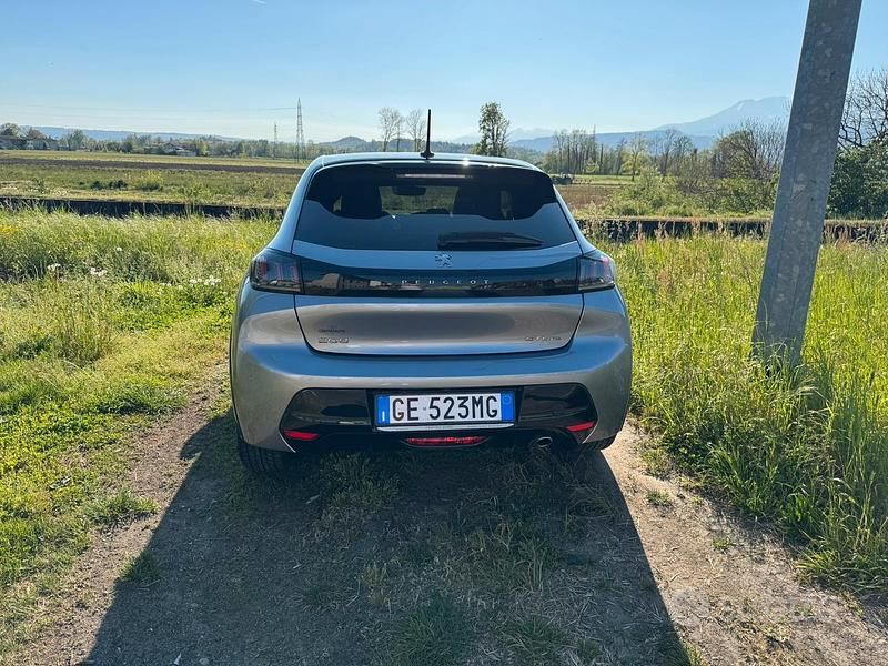 Usata Peugeot 208 GT-line 101 CV (74 kW) 2021 Grigio Utilitaria