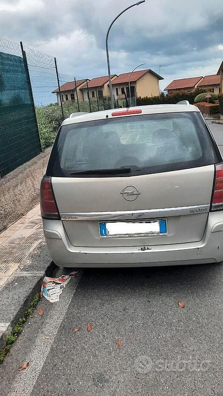 Usata Opel Zafira 2007 Grigio Monovolume