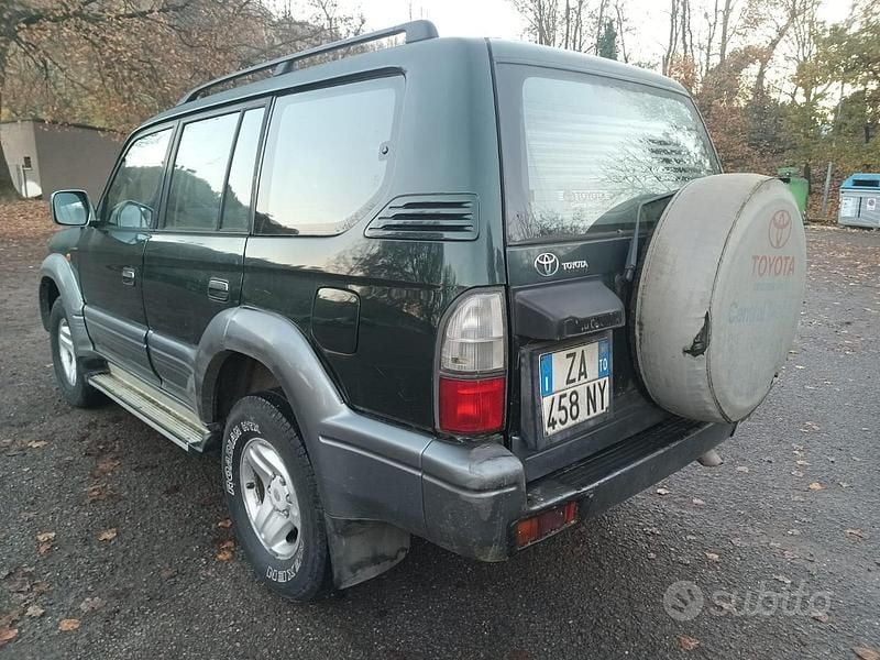 Usata Toyota Land Cruiser 163 CV (119 kW) 2001 Verde Berlina