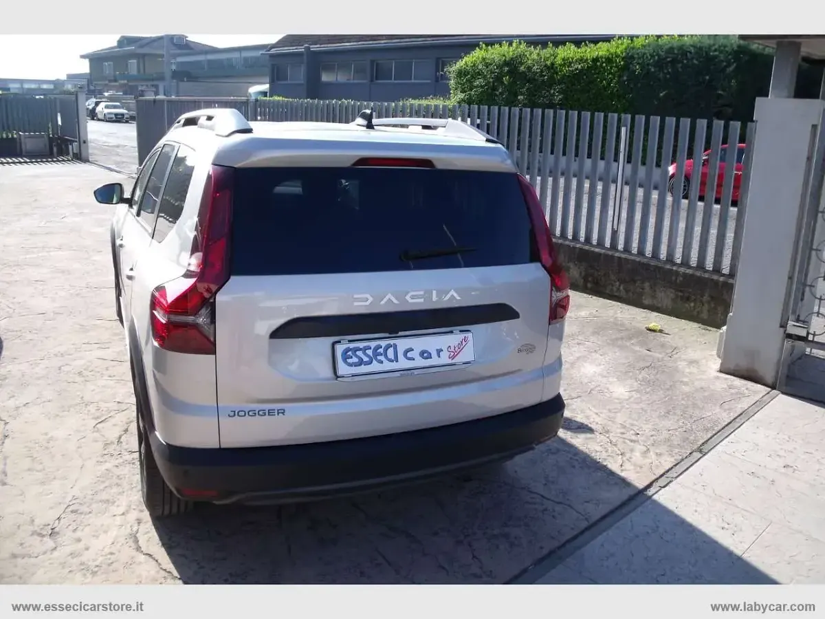 Gebraucht Dacia Jogger Extreme 101 PS (74 kW) 2023 Silber Van / Kleinbus