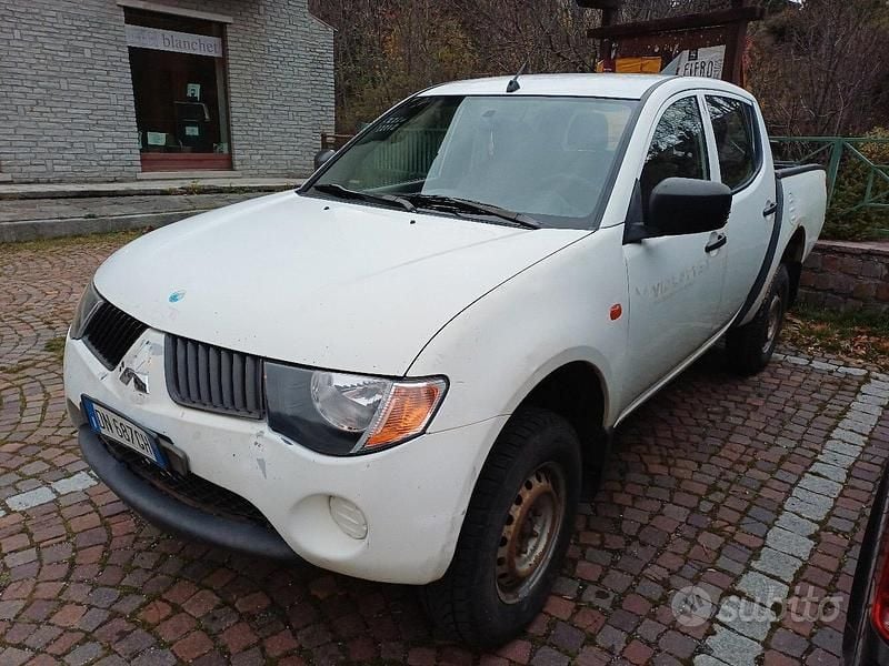Usata Mitsubishi L200 Invite 136 CV (100 kW) 2008 Bianco Pick-up