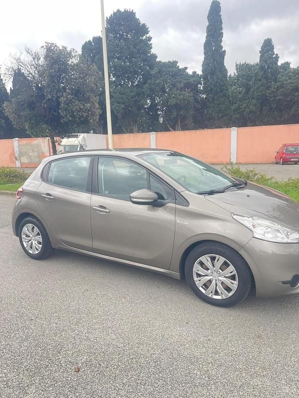 Begagnad Peugeot 208 Active 68 HK (50 kW) 2012 Guld Halvkombi