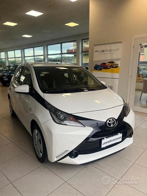 Bianco Usata 2018 Toyota Aygo Due volumi | 8500 € (Buon prezzo) - Immagine 1/4