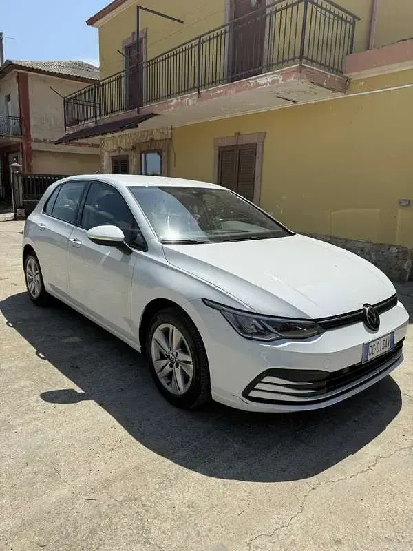 Usata VW Golf VIII Life 116 CV (85 kW) 2021 Bianco Berlina