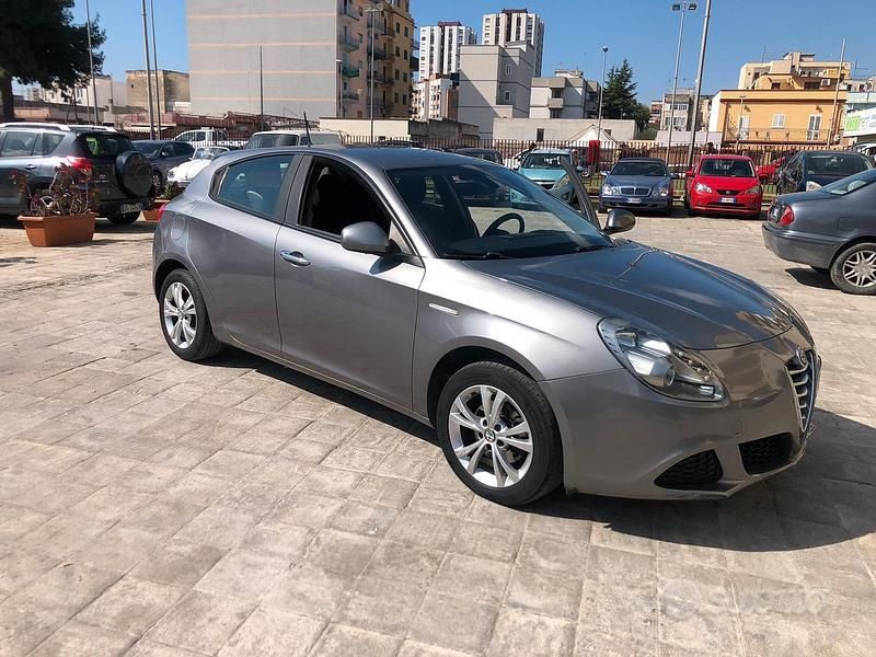 Usata Alfa Romeo Giulietta 120 CV (88 kW) 2014 Grigio Utilitaria