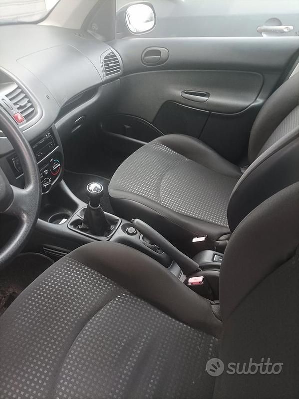 Usata Peugeot 206+ 60 CV (44 kW) 2011 Nero Utilitaria