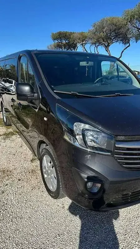 Usata Opel Vivaro 197 CV (144 kW) 2017 Nero Monovolume