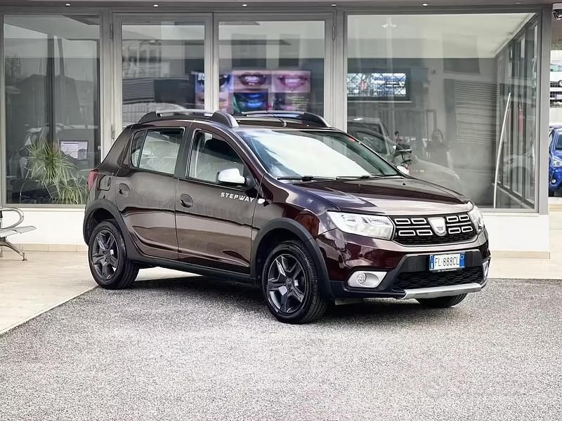 Usata Dacia Sandero Stepway 90 CV (66 kW) 2017 Marrone Berlina