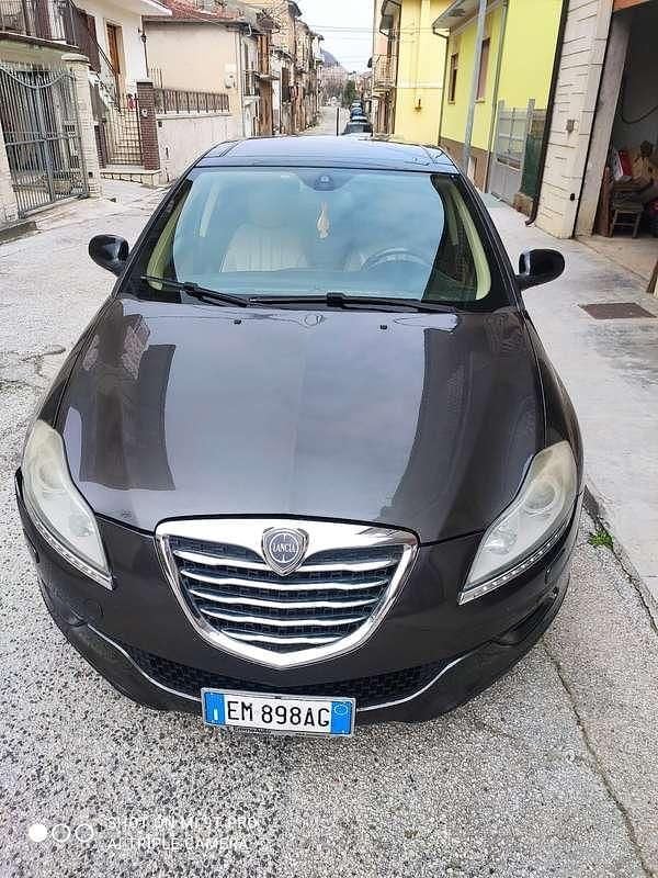 Usata Lancia Delta 120 CV (88 kW) 2011 Utilitaria