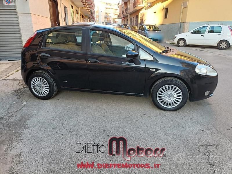 Usata Fiat Grande Punto Dynamic 90 CV (66 kW) 2005 Nero Utilitaria