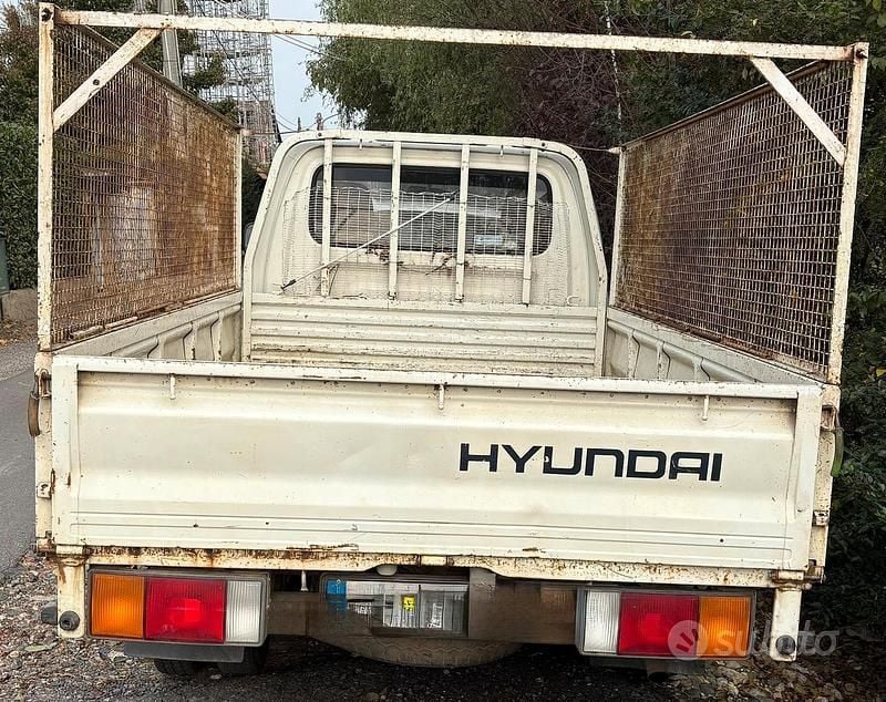 Begagnad Hyundai H 100 80 HK (58 kW) 2005 Vit
