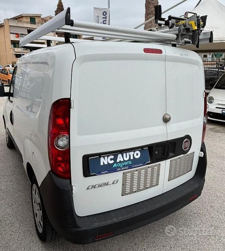 Usata Fiat Doblò Easy 119 CV (87 kW) 2021 Bianco Monovolume