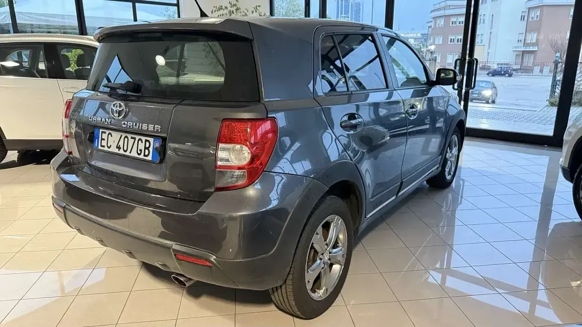 Usata Toyota Urban Cruiser Luxury 90 CV (66 kW) 2010 Grigio Utilitaria