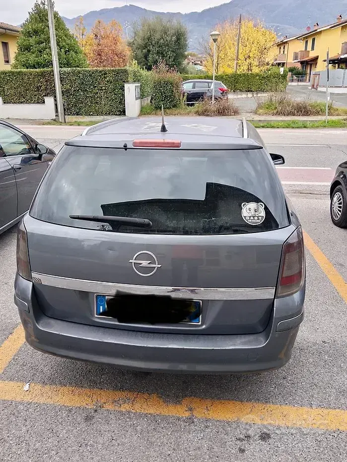 Usata Opel Astra 101 CV (74 kW) 2007 Grigio Station wagon