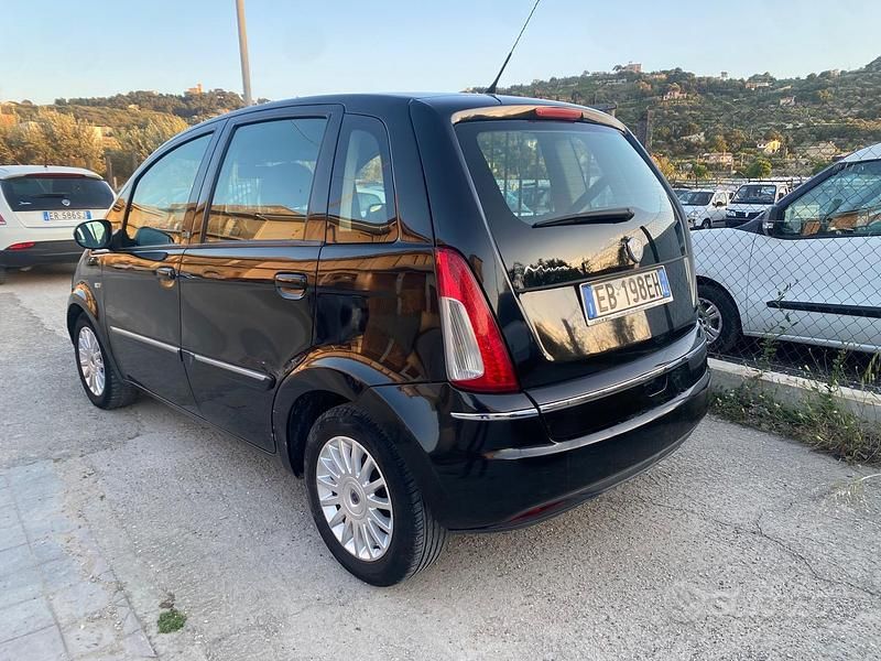 Usata Lancia Musa 95 CV (69 kW) 2011 Nero Monovolume