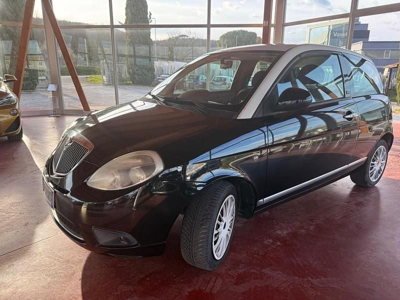 Usata Lancia Ypsilon 75 CV (55 kW) 2011 Nero Utilitaria