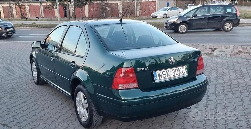 Usado VW Bora 105 CV (77 kW) 2003 Verde Berlina