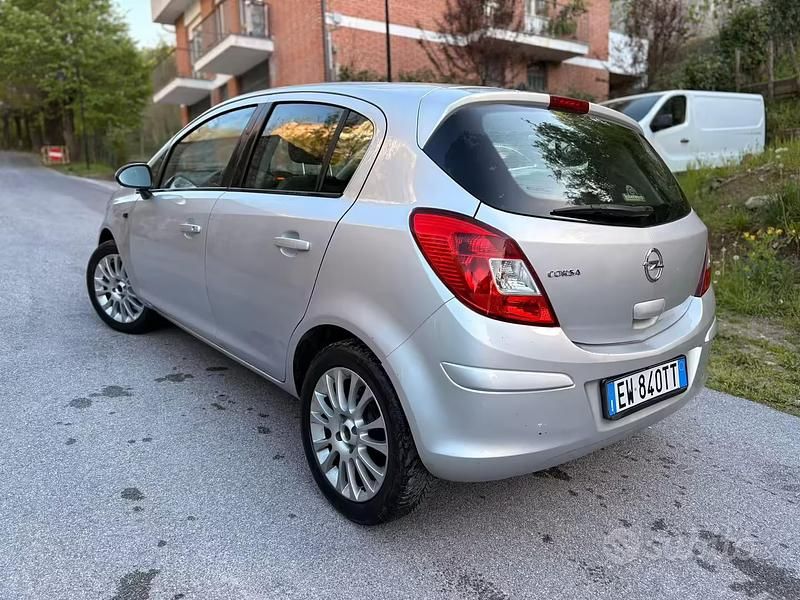 Usata Opel Corsa Edition 86 CV (63 kW) 2014 Grigio Utilitaria
