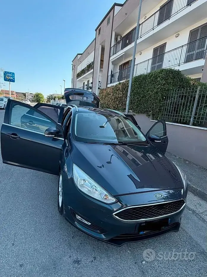 Usata Ford Focus 109 CV (80 kW) 2013 Bluazzurro Berlina