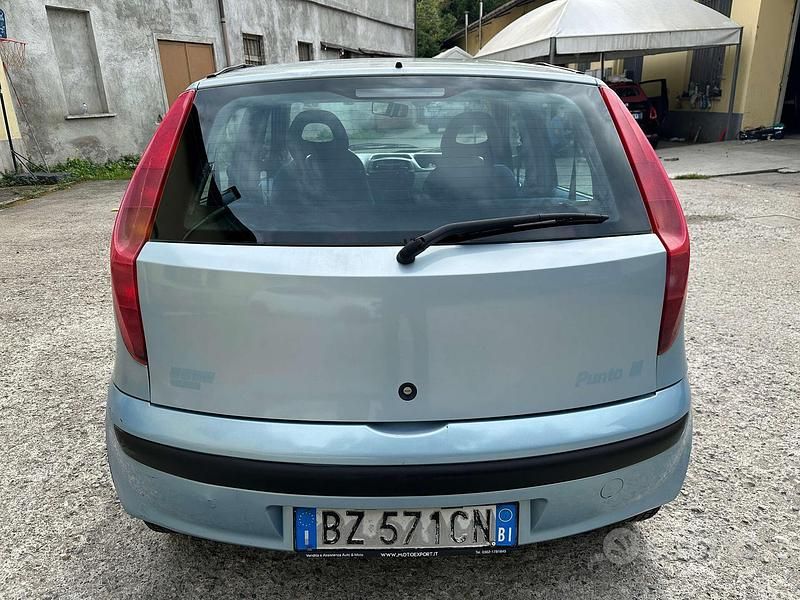 Usata Fiat Punto 60 CV (44 kW) 2002 Blu Utilitaria