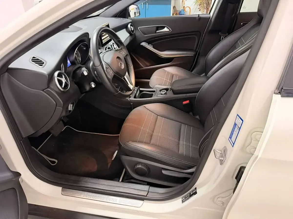 Usata Mercedes GLA200 136 CV (100 kW) 2014 Bianco SUV