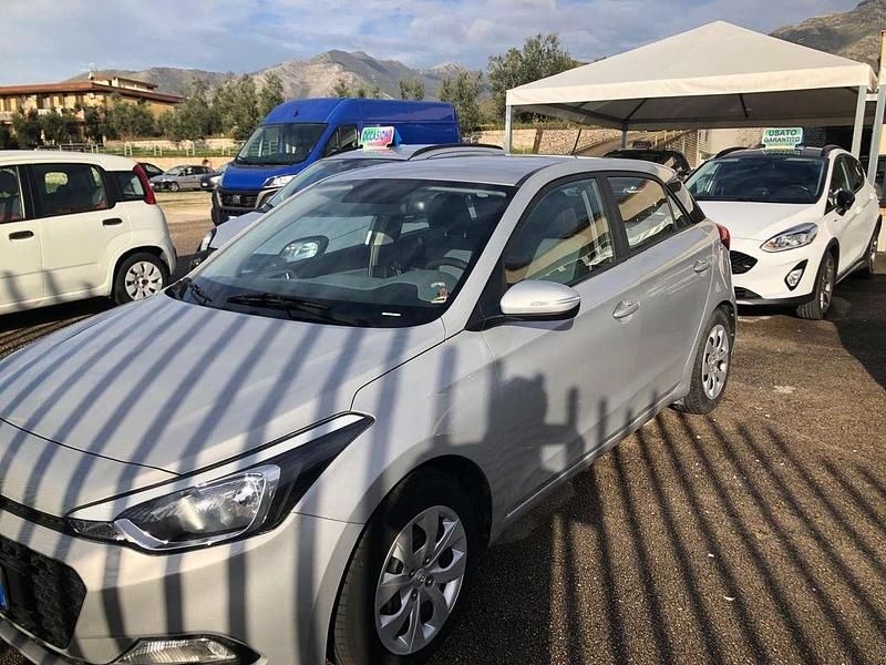 Usata Hyundai i20 Classic 75 CV (55 kW) 2017 Argento Utilitaria