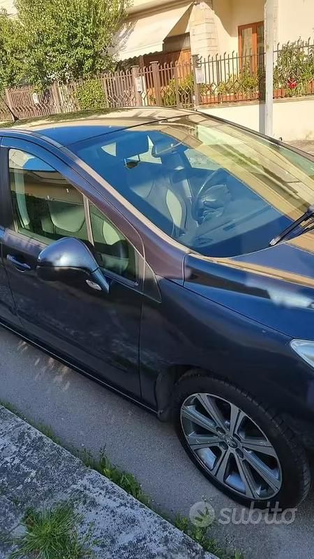 Usata Peugeot 308 Active 111 CV (81 kW) 2012 Blu Berlina