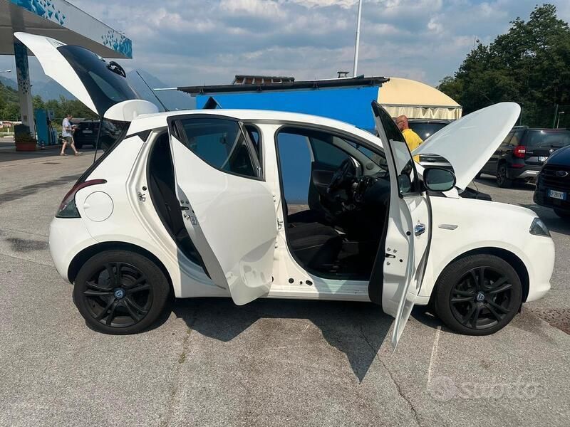 Usata 2014 Lancia Ypsilon Due volumi | 7200 € (Cara) - Immagine 1/4