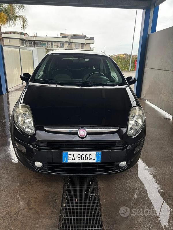 Usata Fiat Punto 75 CV (55 kW) 2010 Nero Berlina