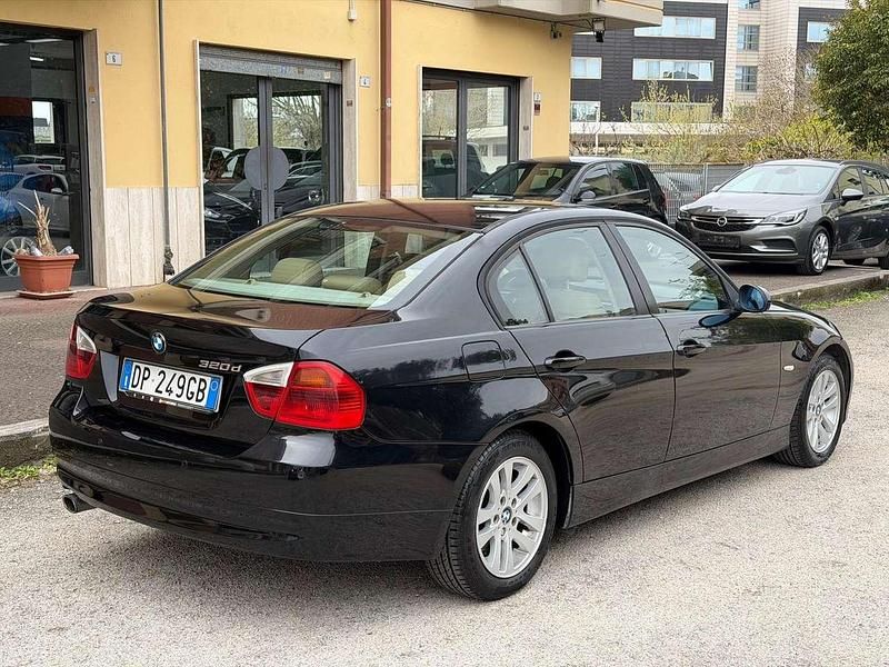 Usata BMW 320 177 CV (130 kW) 2008 Nero Berlina
