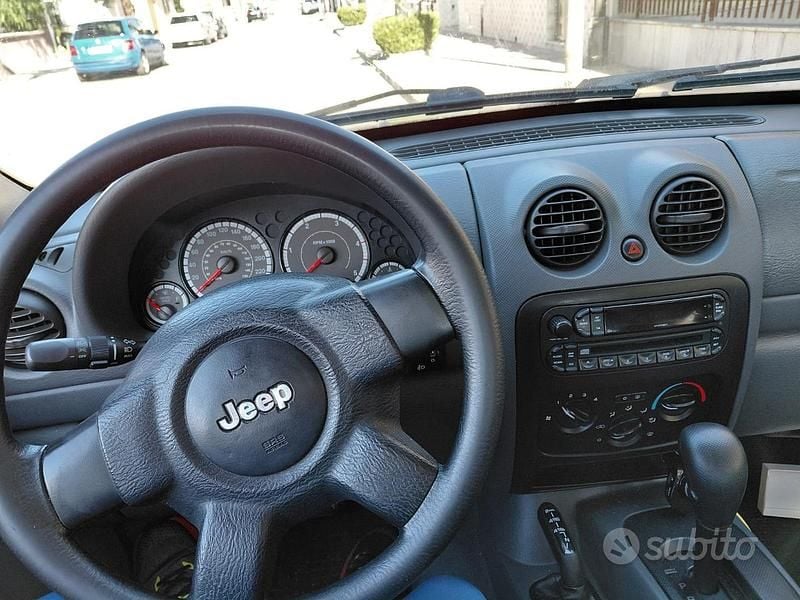 Usata Jeep Cherokee 163 CV (119 kW) 2006 Nero SUV