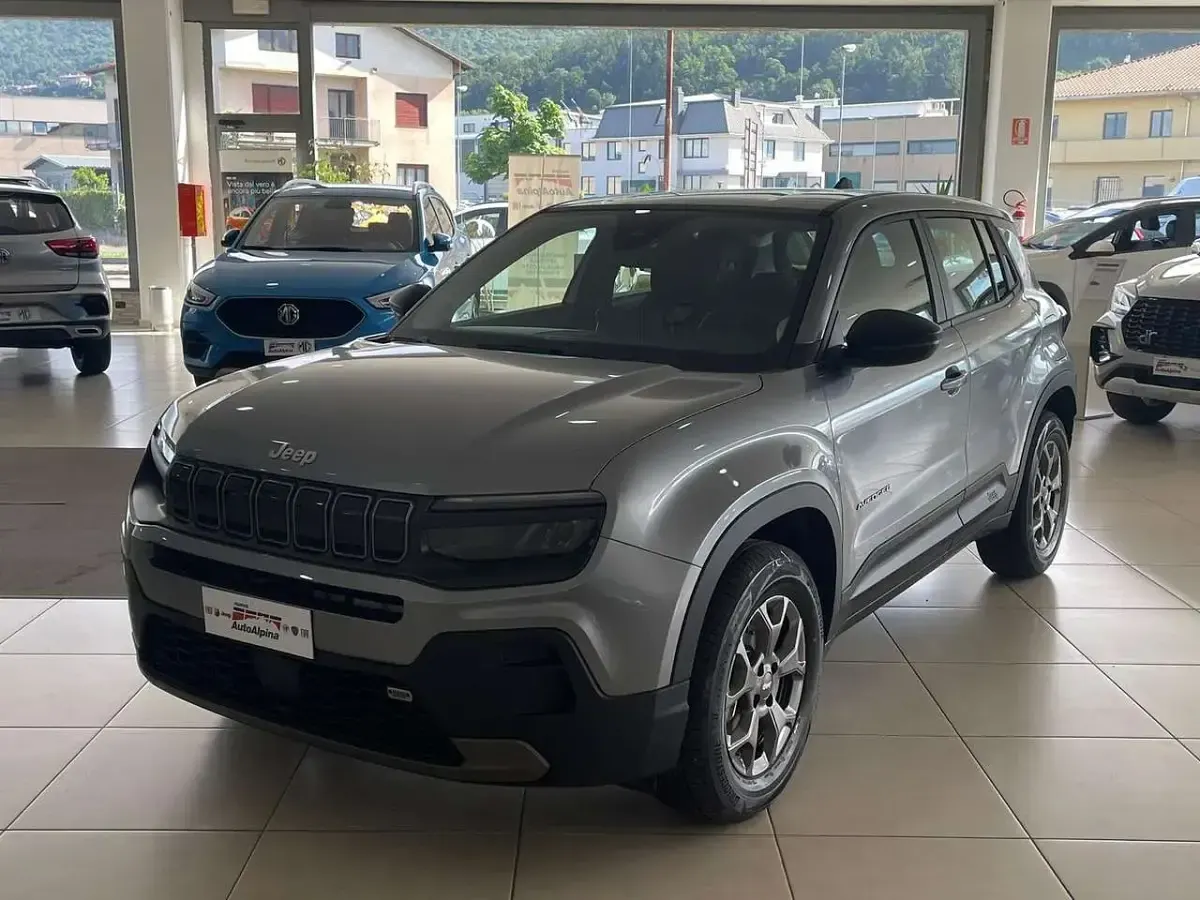 Nuova Jeep Avenger Longitude 99 CV (72 kW) 2025 Grigio SUV