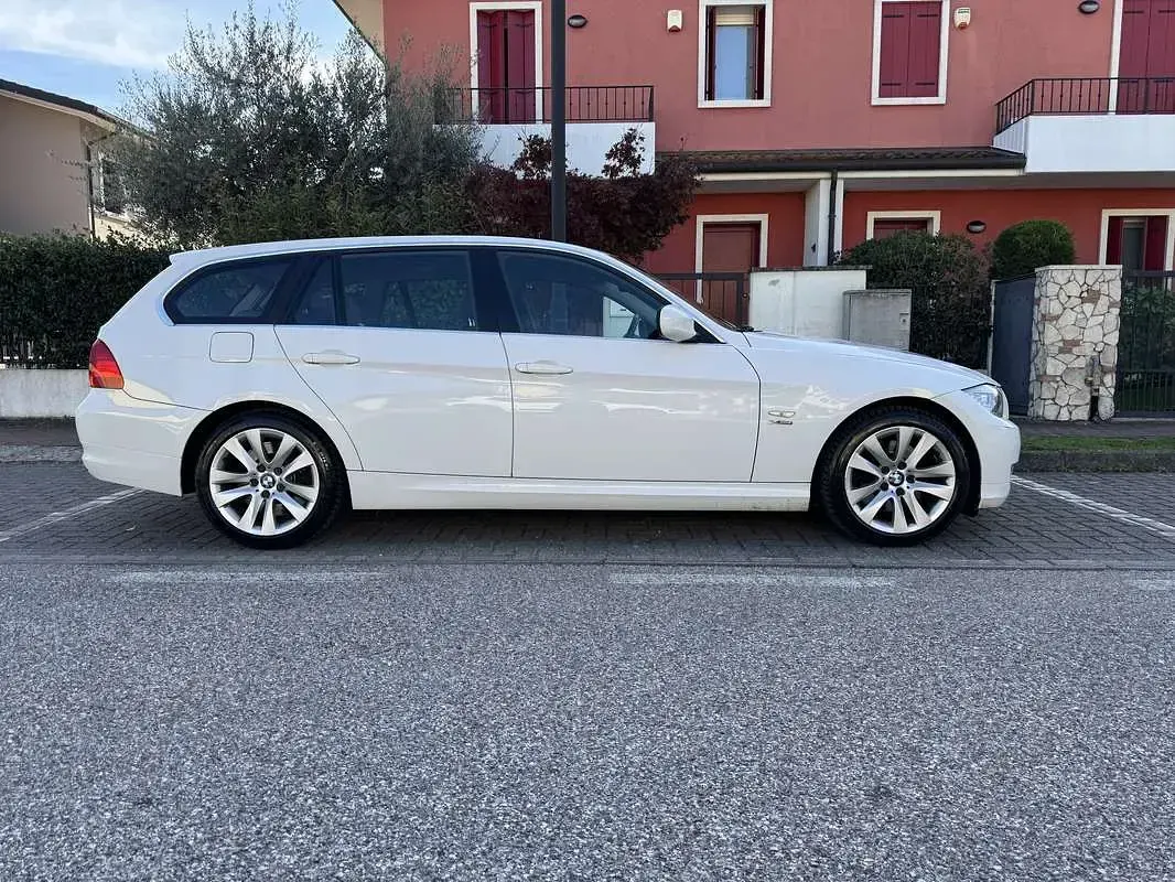 Usata BMW 330 245 CV (180 kW) 2012 Bianco Station wagon
