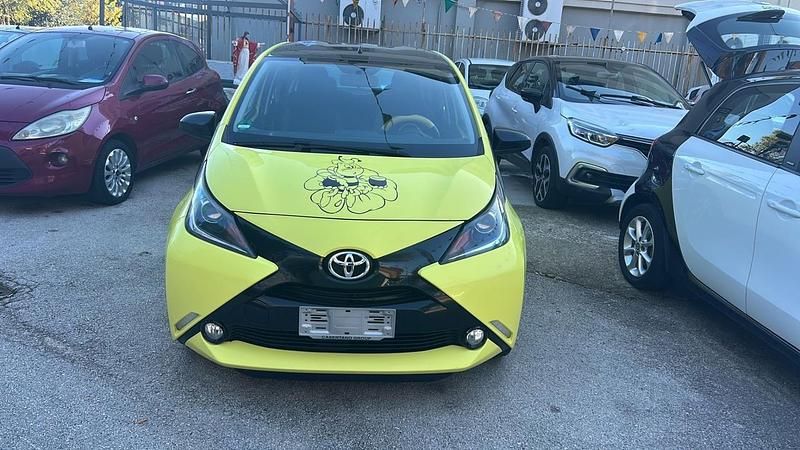 Usata Toyota Aygo X-play 69 CV (50 kW) 2016 Giallo Utilitaria