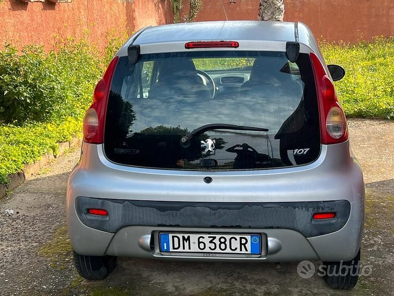 Usata Peugeot 107 68 CV (50 kW) 2007 Grigio Utilitaria