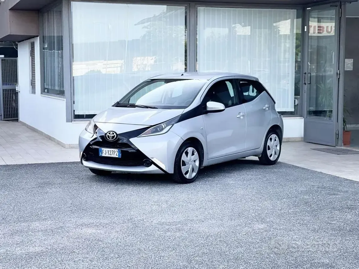 Usata Toyota Aygo 69 CV (50 kW) 2017 Grigio Utilitaria