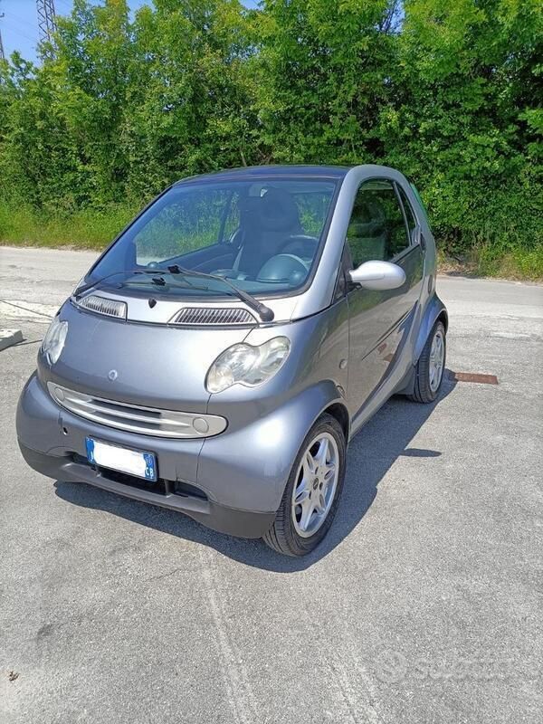 Grigio Usata 2003 Smart ForTwo Coupé Due volumi | 2800 € (Buon prezzo) - Immagine 1/4