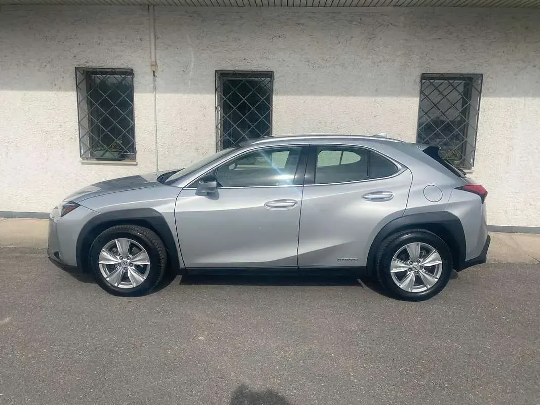 Usata Lexus UX 250h 184 CV (135 kW) 2020 Argento SUV
