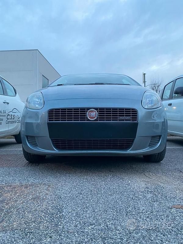 Usata Fiat Grande Punto 75 CV (55 kW) 2008 Grigio Utilitaria