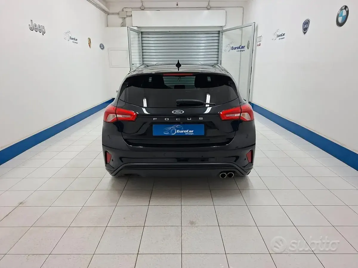 Usata Ford Focus ST-Line 120 CV (88 kW) 2021 Nero Berlina