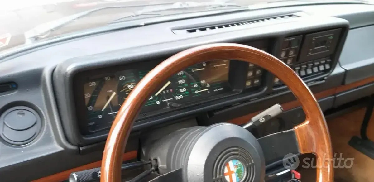 Usata Alfa Romeo Alfetta Quadrifoglio 130 CV (95 kW) 1984 Marrone Berlina