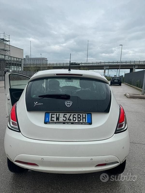 Usata Lancia Ypsilon 85 CV (62 kW) 2014 Bianco Utilitaria