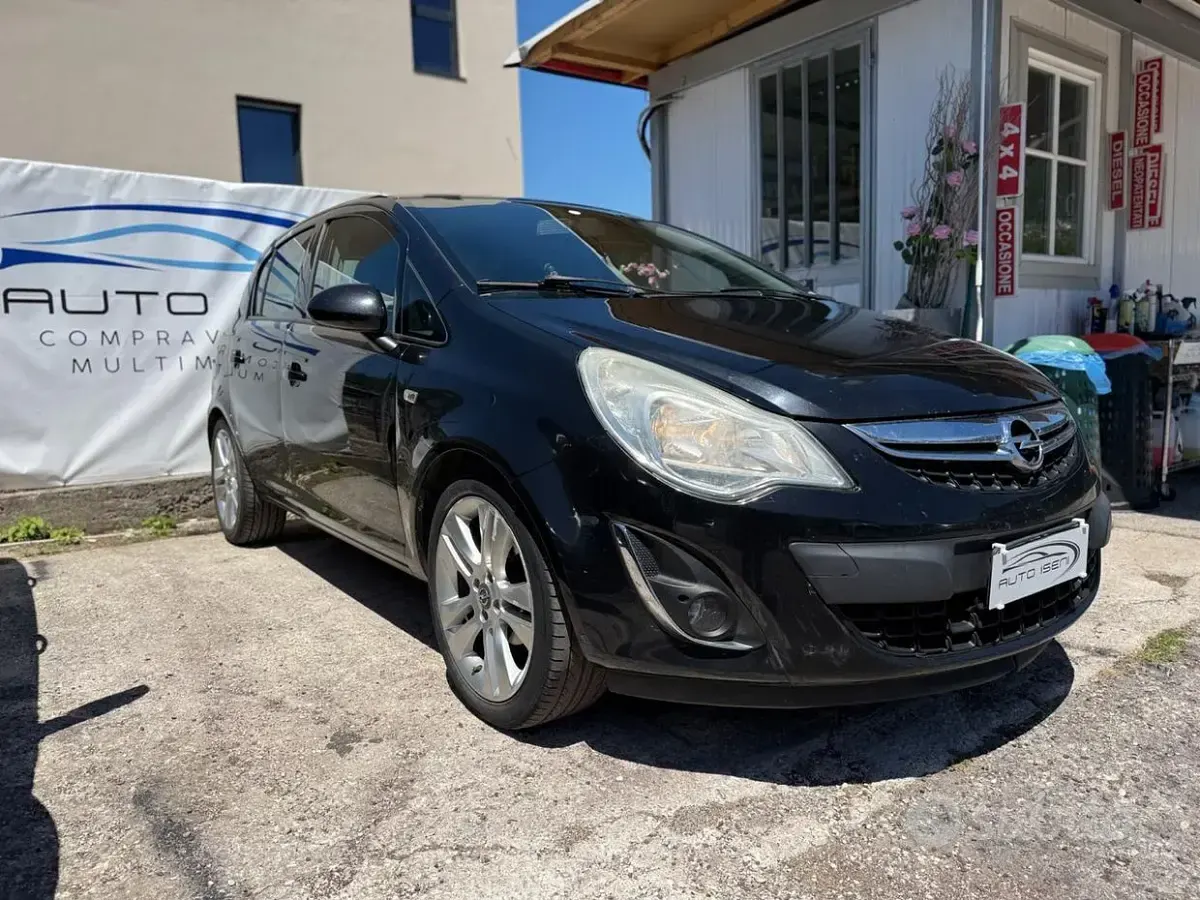 Usata Opel Corsa Cosmo 95 CV (69 kW) 2011 Nero Utilitaria