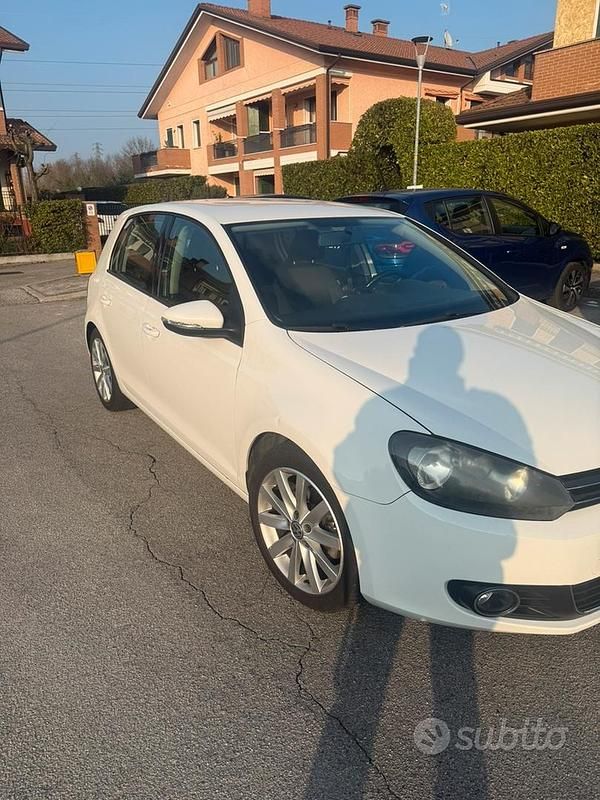 Usata VW Golf VI Highline 140 CV (102 kW) 2011 Bianco Utilitaria
