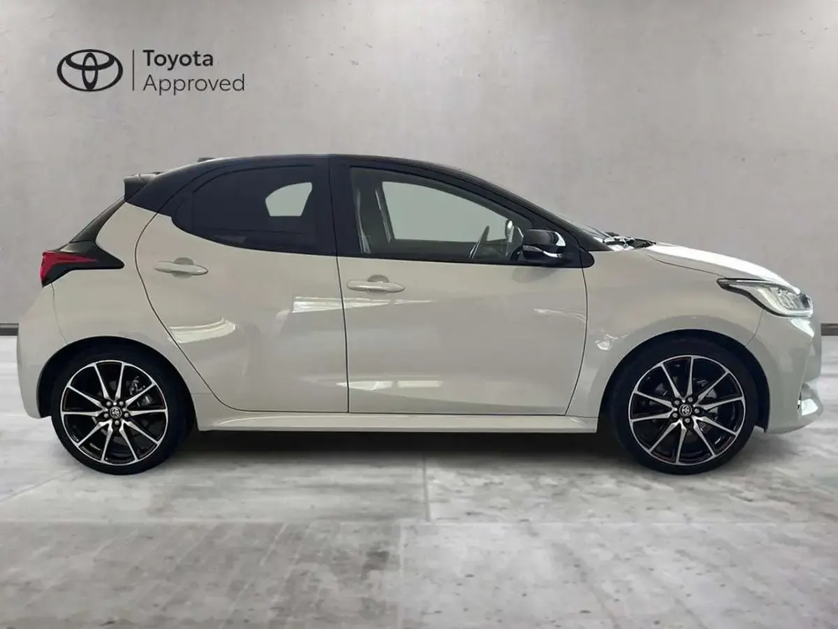 Usata Toyota Yaris Hybrid Sport 116 CV (85 kW) 2023 Grigio Monovolume