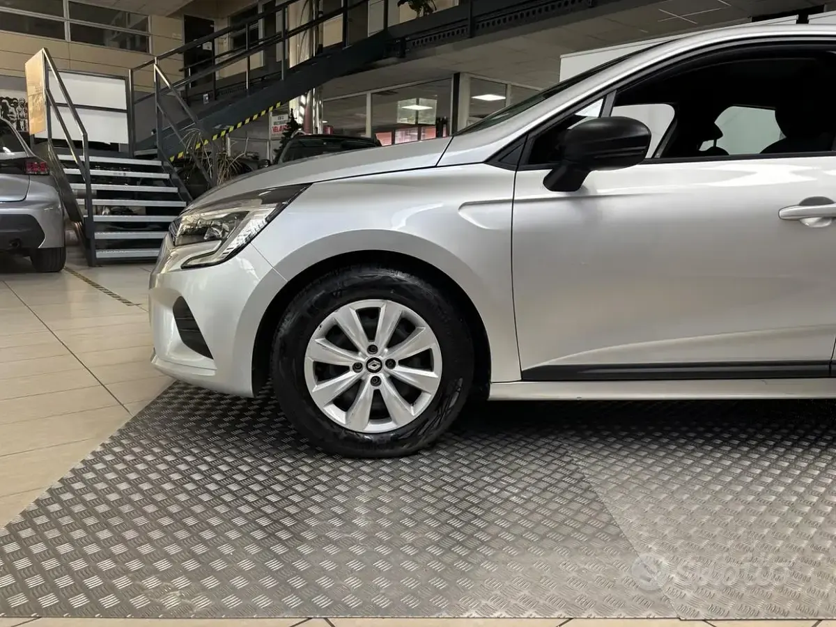 Usata Renault Clio V Equilibre 67 CV (49 kW) 2022 Grigio Berlina